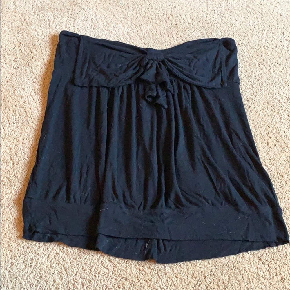 Strapless black top with bow in front